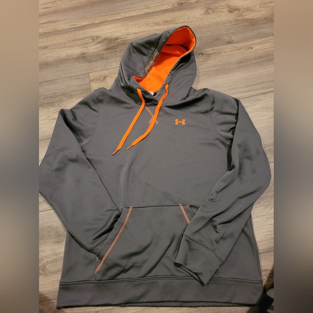 Women's Large under armour hoodie